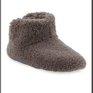UGG Amary Bootie Slippers Size 8